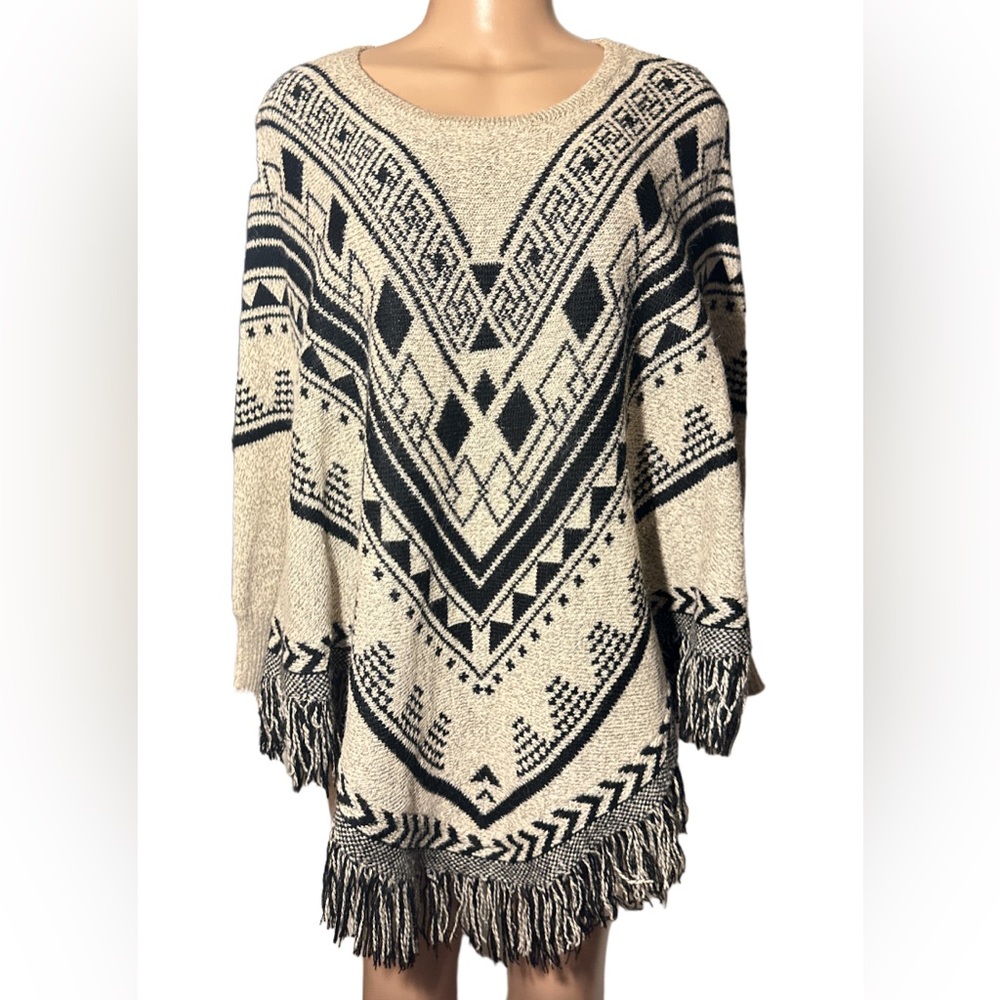 Love Tree Los Angeles Chevron Pattern Fringe Hem Ribbed Poncho ~ Size M/L